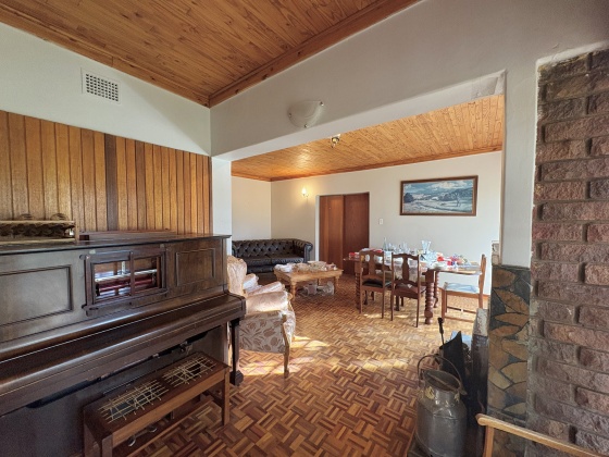 4 Bedrooms Bedrooms, 0 ,3 BathroomsBathrooms,House,For Sale,0,1536
