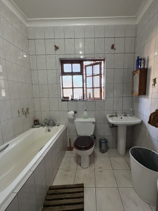 4 Bedrooms Bedrooms, 0 ,3 BathroomsBathrooms,House,For Sale,0,1536