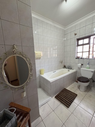 4 Bedrooms Bedrooms, 0 ,3 BathroomsBathrooms,House,For Sale,0,1536