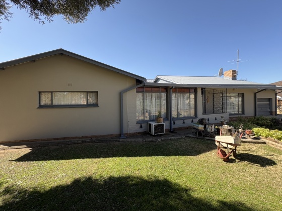Kroonstad, 3 Bedrooms Bedrooms, 0 ,2 BathroomsBathrooms,House,For Sale,0,1537