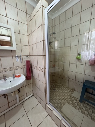Kroonstad, 3 Bedrooms Bedrooms, 0 ,2 BathroomsBathrooms,House,For Sale,0,1537