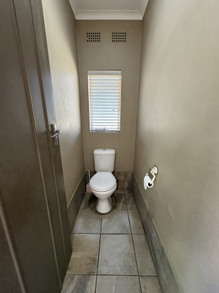 Kroonstad, 4 Bedrooms Bedrooms, 0 ,2 BathroomsBathrooms,House,For Sale,0,1538