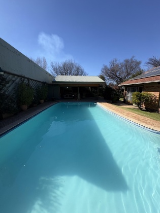 Kroonstad, 4 Bedrooms Bedrooms, 0 ,2 BathroomsBathrooms,House,For Sale,0,1538