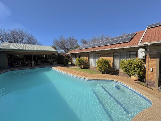 Kroonstad, 4 Bedrooms Bedrooms, 0 ,2 BathroomsBathrooms,House,For Sale,0,1538