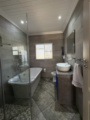 Kroonstad, 4 Bedrooms Bedrooms, 0 ,2 BathroomsBathrooms,House,For Sale,0,1538