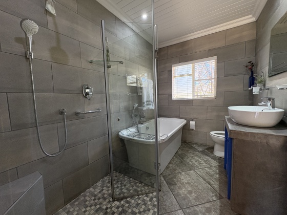 Kroonstad, 4 Bedrooms Bedrooms, 0 ,2 BathroomsBathrooms,House,For Sale,0,1538
