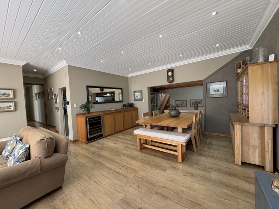 Kroonstad, 4 Bedrooms Bedrooms, 0 ,2 BathroomsBathrooms,House,For Sale,0,1538
