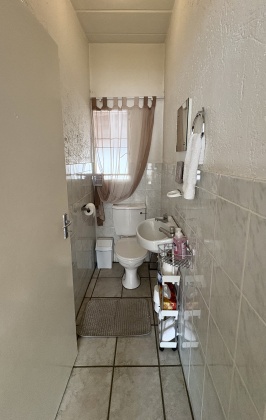 Kroonstad, 3 Bedrooms Bedrooms, 0 ,2 BathroomsBathrooms,Apartment / Flat,For Sale,0,1539