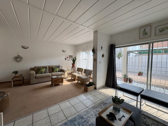 Kroonstad, 3 Bedrooms Bedrooms, 0 ,2 BathroomsBathrooms,Apartment / Flat,For Sale,0,1539