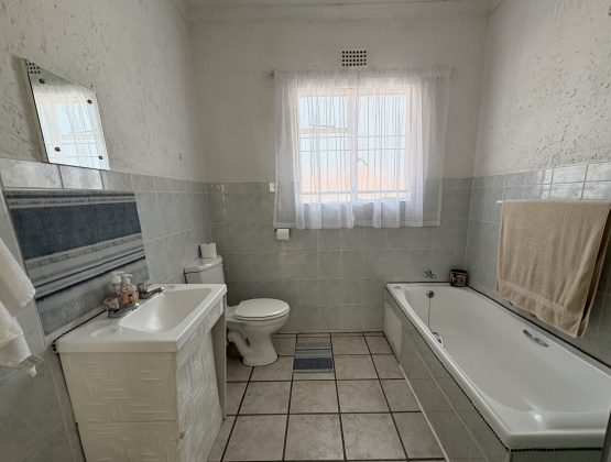 Kroonstad, 3 Bedrooms Bedrooms, 0 ,2 BathroomsBathrooms,Apartment / Flat,For Sale,0,1539