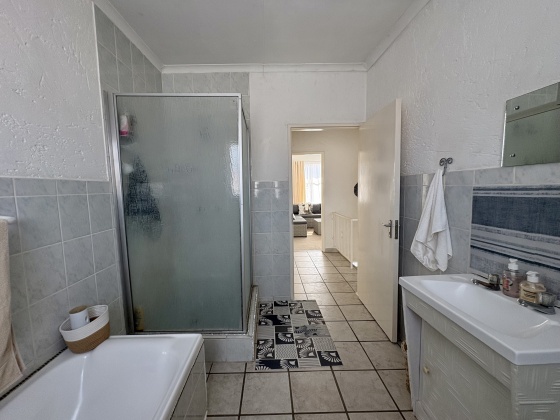 Kroonstad, 3 Bedrooms Bedrooms, 0 ,2 BathroomsBathrooms,Apartment / Flat,For Sale,0,1539