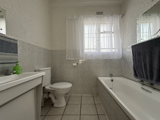 Kroonstad, 3 Bedrooms Bedrooms, 0 ,2 BathroomsBathrooms,Apartment / Flat,For Sale,0,1539