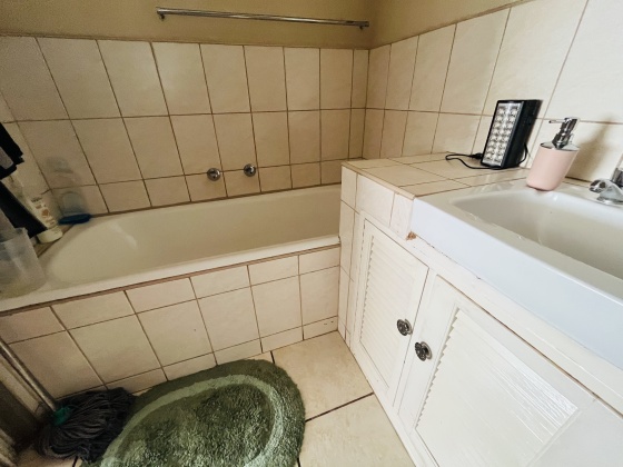 Kroonstad, 3 Bedrooms Bedrooms, 0 ,2 BathroomsBathrooms,Apartment / Flat,For Sale,0,1541