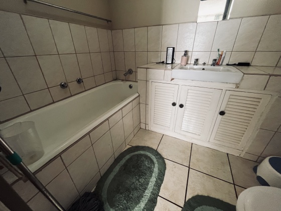 Kroonstad, 3 Bedrooms Bedrooms, 0 ,2 BathroomsBathrooms,Apartment / Flat,For Sale,0,1541