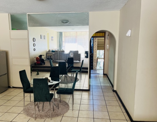 Kroonstad, 3 Bedrooms Bedrooms, 0 ,2 BathroomsBathrooms,Apartment / Flat,For Sale,0,1541