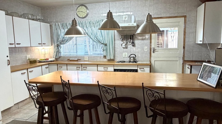 Kroonstad, 3 Bedrooms Bedrooms, 0 ,0,Apartment / Flat,For Sale,0,1559