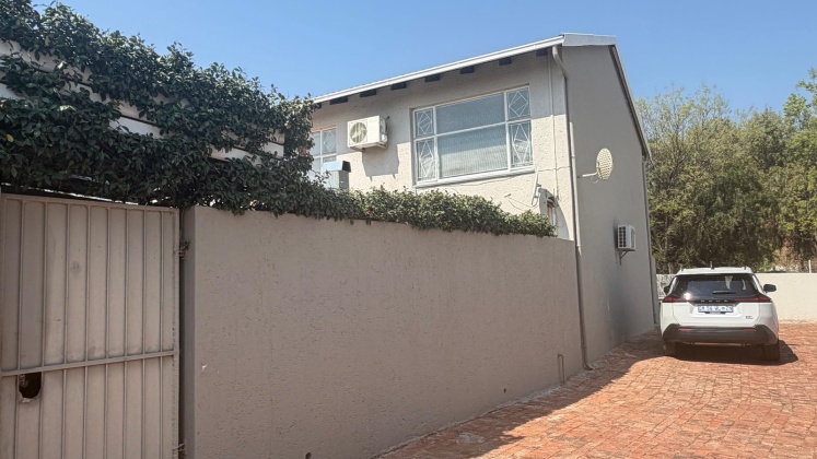 Kroonstad, 3 Bedrooms Bedrooms, 0 ,0,Apartment / Flat,For Sale,0,1559