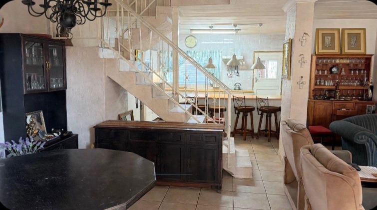 Kroonstad, 3 Bedrooms Bedrooms, 0 ,0,Apartment / Flat,For Sale,0,1559