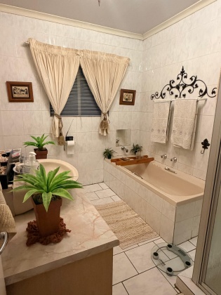 Kroonstad, 3 Bedrooms Bedrooms, 0 ,0,Apartment / Flat,For Sale,0,1559