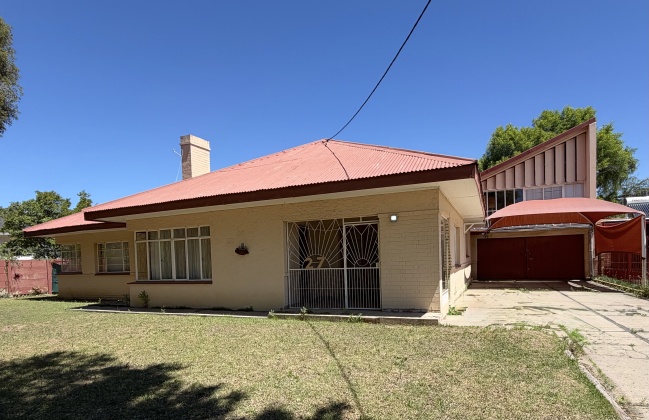 Kroonstad, 4 Bedroom Bedrooms, 0 ,2 BathroomBathrooms,House,For Sale,0,1564